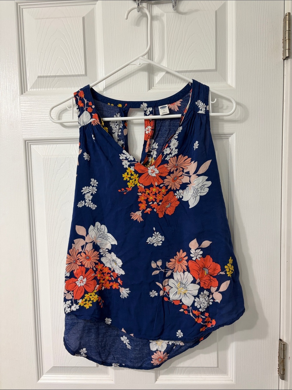 Old Navy Navy Floral V-Neck Sleeveless Camisole